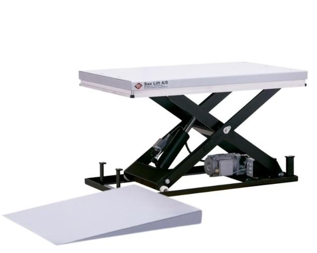 IL1000XB lift table with ramp