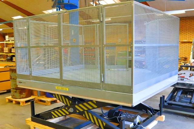 Custom made lift table with rails